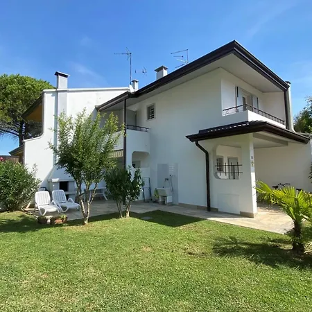 Charming Two Level With Garden And Bbq Apartman Bibione